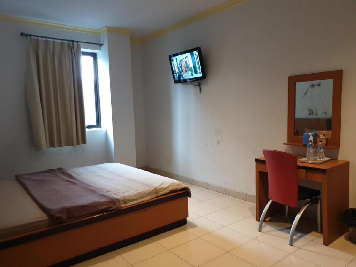 Hotel Spot On 2831 Orange Family Makassar